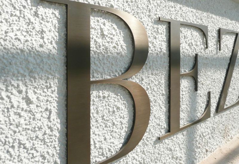 Beziksgebäude Beschriftungsauschnit.jpg